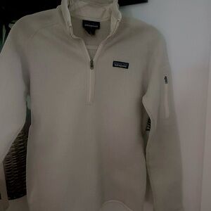 Women’s gently used Patagonia 1/4 zip
